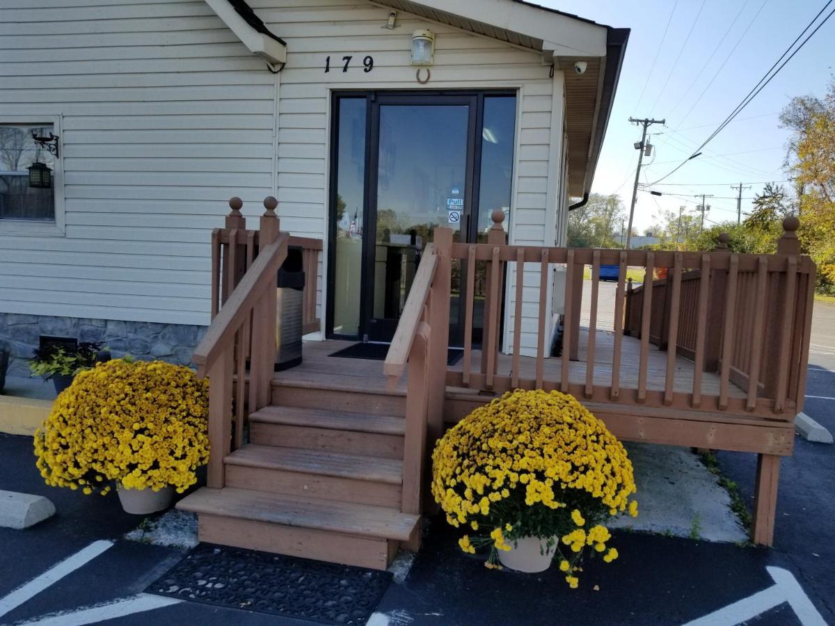 Drakes Creek Inn - Formerly The Relax Inn 헤더슨빌 외부 사진