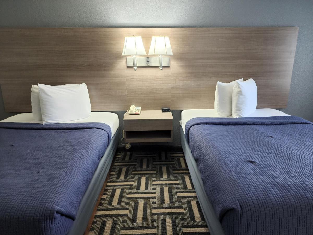 Drakes Creek Inn - Formerly The Relax Inn 헤더슨빌 외부 사진