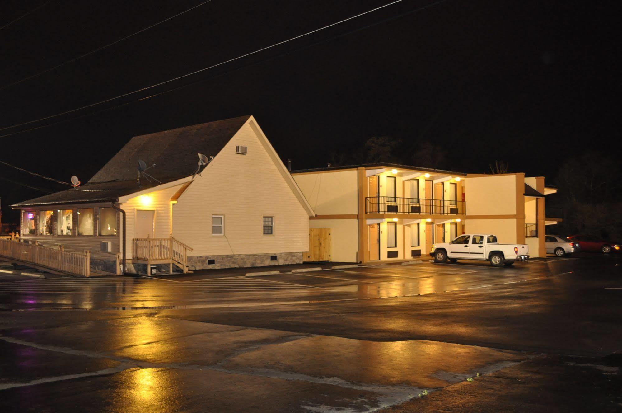 Drakes Creek Inn - Formerly The Relax Inn 헤더슨빌 외부 사진