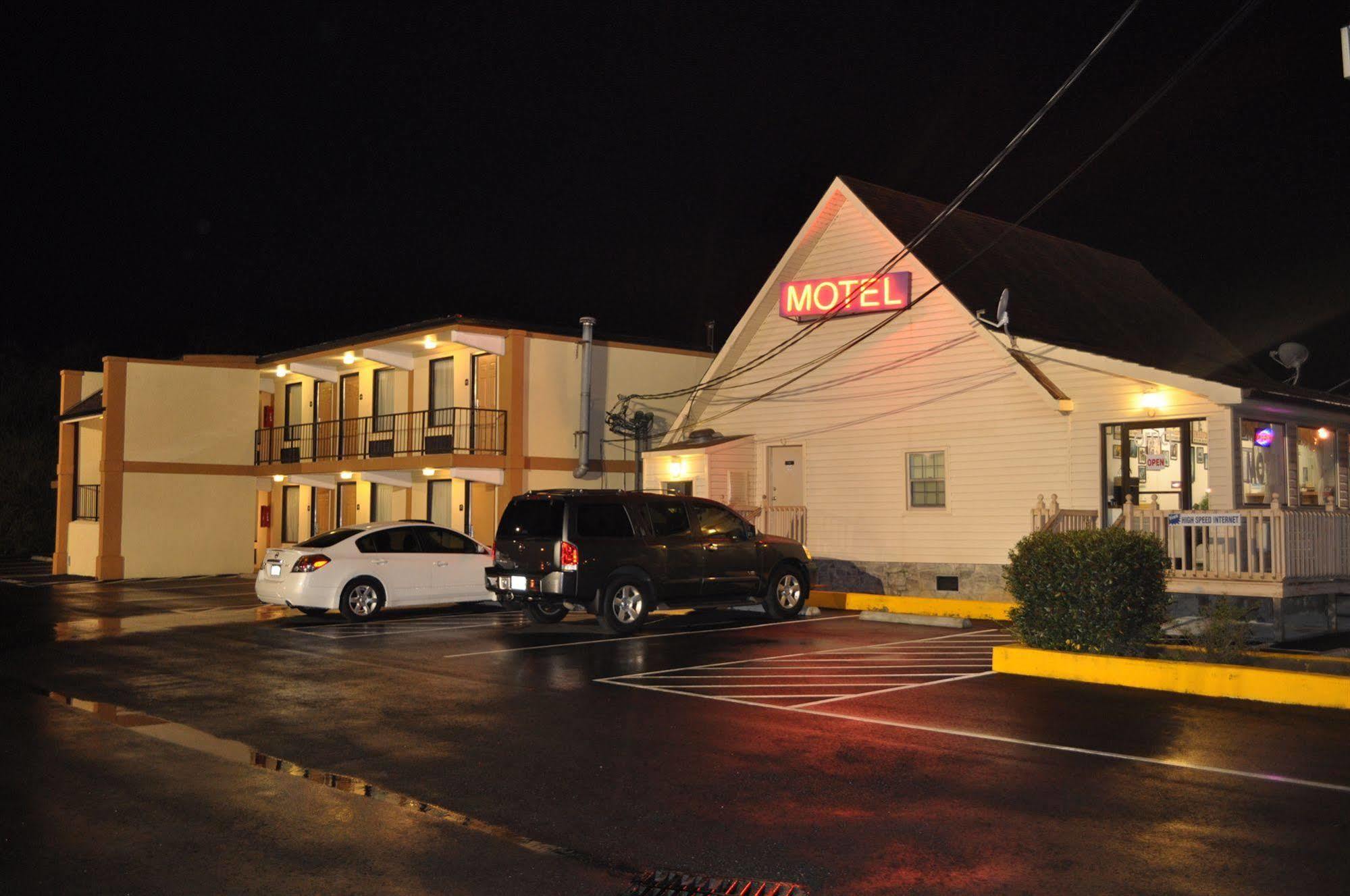 Drakes Creek Inn - Formerly The Relax Inn 헤더슨빌 외부 사진